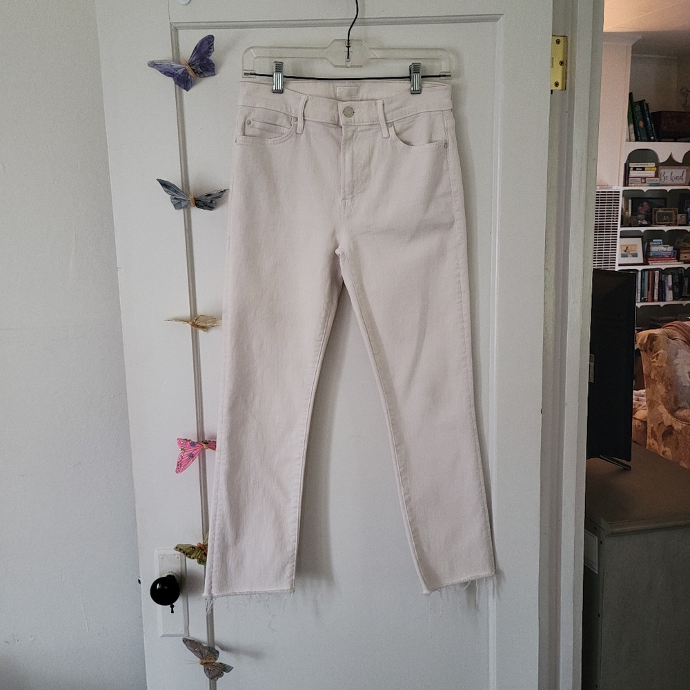 Beautiful NWOT WHITE Mother Jeans size 29.  THE HUSTLER FRAY ANKLE.